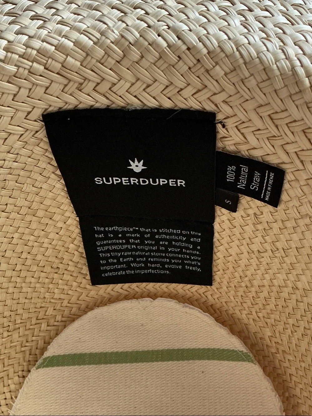 Natural Straw Wide-Brim Sun Hat with Subtle Embellishment